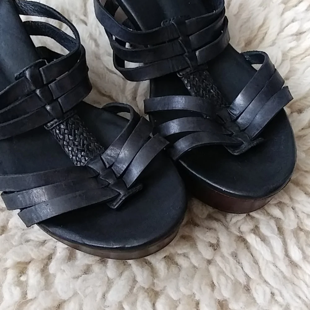 Black Women's UGG Strappy Slip-On Sandals